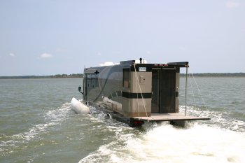 Amphibious RV motorhome rear platform