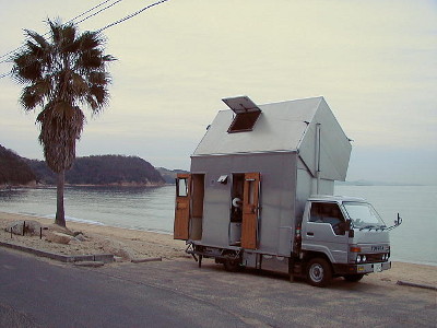 The Two-Storey Camping Car - (C) http://www1.ttcn.ne.jp/~gyo/English/index.htm