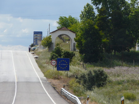 Driving into Portugal from Villanueva del Fresno