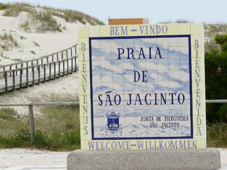 The boardwalk to Sao Jacinto beach