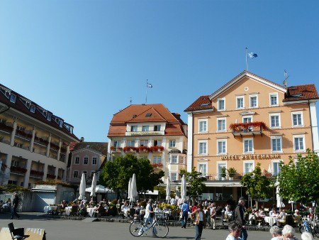 The main square, close to the lake