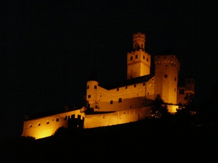 The castle above Braubach at night...