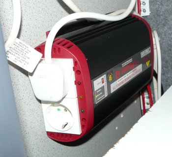 Sterling 600W 12V inverter