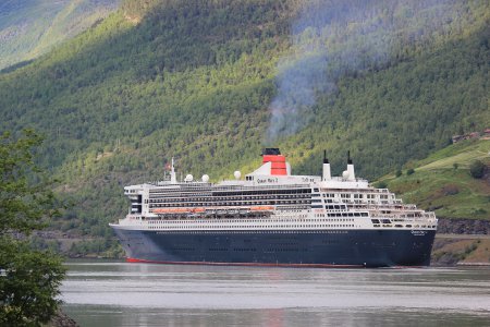 Cunard Queen Mary 2 leaving Flam