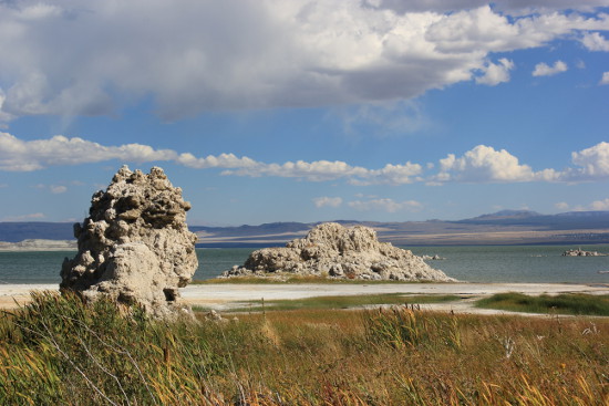 Tufa rock formations at Mono Lake